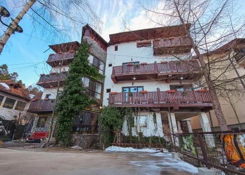 Φωτογραφία από το άλμπουμ του Pensiune turistica Milcov-VLADET σε Predeal