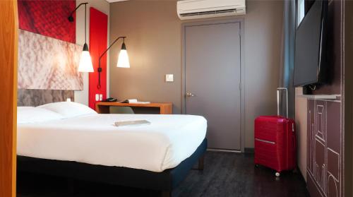 a hotel room with a bed and a tv at ibis Barranquilla in Barranquilla
