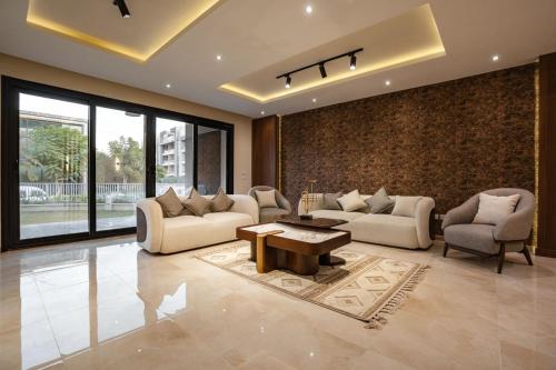 شقة فاخرة THE MIDTOWN OASIS - next to AUC