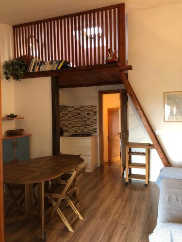 a dining room with a table and a loft at Villetta Verde&Mare in Stintino