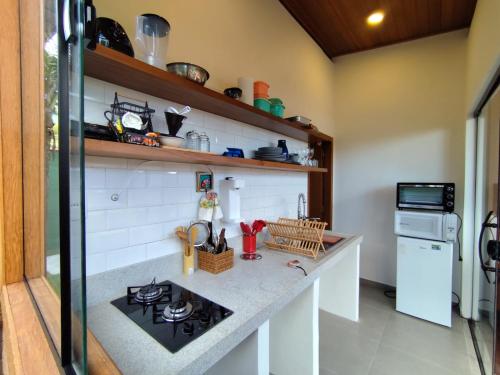 a kitchen with a stove and a counter top at Loft BeiraMar 1 in Serra