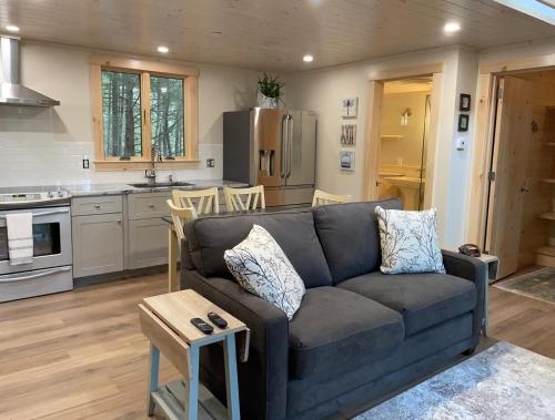 Η κουζίνα ή μικρή κουζίνα στο Stellahouse - Awesome Maine Treehouse