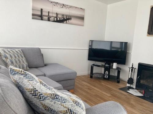 TV a/nebo společenská místnost v ubytování Harbour View