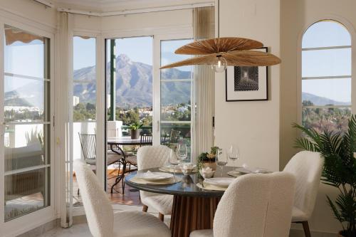 MARBELLA BANUS SUITES - Banús - Nueva Andalucía - Senorio de Aloha Urb - Premium Location - 2BR - 2BA - Outdoor Terrace - Spectacular Sea & Mountain Views - Pool - Ideal for Families