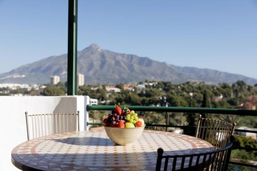 MARBELLA BANUS SUITES - Banús - Nueva Andalucía - Senorio de Aloha Urb - Premium Location - 2BR - 2BA - Outdoor Terrace - Spectacular Sea & Mountain Views - Pool - Ideal for Families