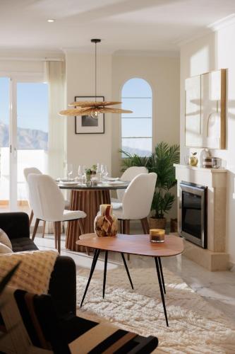 MARBELLA BANUS SUITES - Banús - Nueva Andalucía - Senorio de Aloha Urb - Premium Location - 2BR - 2BA - Outdoor Terrace - Spectacular Sea & Mountain Views - Pool - Ideal for Families