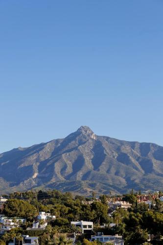 MARBELLA BANUS SUITES - Banús - Nueva Andalucía - Senorio de Aloha Urb - Premium Location - 2BR - 2BA - Outdoor Terrace - Spectacular Sea & Mountain Views - Pool - Ideal for Families