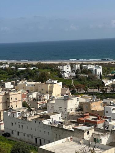Appartement Vue Mer avec Jacuzzi Tout équipé proche centre-ville Bienvenue à Bizerte dans un appartement haut standing avec une vue imprenable sur la mer Situé à seulement 5 minutes du centre-ville
