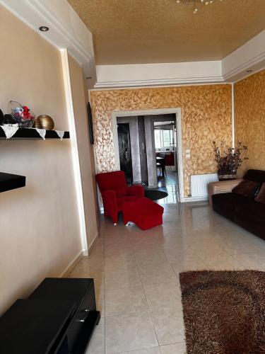 Zona de estar de Appartement Vue Mer avec Jacuzzi Tout équipé proche centre-ville Bienvenue à Bizerte dans un appartement haut standing avec une vue imprenable sur la mer Situé à seulement 5 minutes du centre-ville