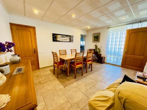 Acogedor chalet con jardín perfecto para familias