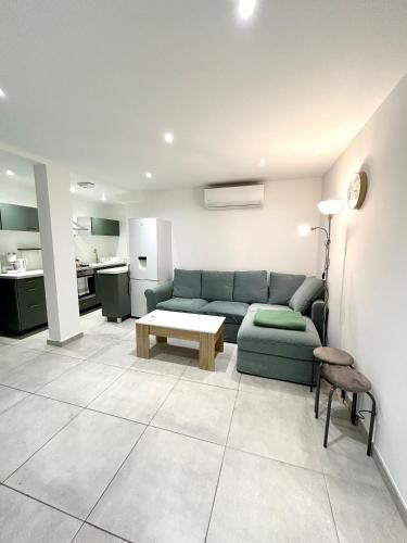 Joli RDC à 2 pas du centre ville