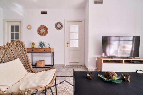 MARBELLA BANUS SUITES - Banús - Premium 2BR - 2BA - Outdoor Balcony - Pool - Opposite ME Marbella Hotel - Walk to Beach - Near Puerto Banús Marina & El Corte Ing Luxury Shopping - Ideal for Families - Quiet Community