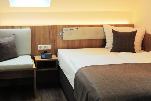 Postel nebo postele na pokoji v ubytování Hotel Am Martinsberg