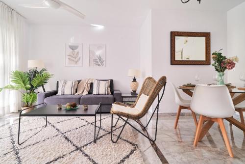 MARBELLA BANUS SUITES - Banús - Premium 2BR - 2BA - Outdoor Balcony - Pool - Opposite ME Marbella Hotel - Walk to Beach - Near Puerto Banús Marina & El Corte Ing Luxury Shopping - Ideal for Families - Quiet Community