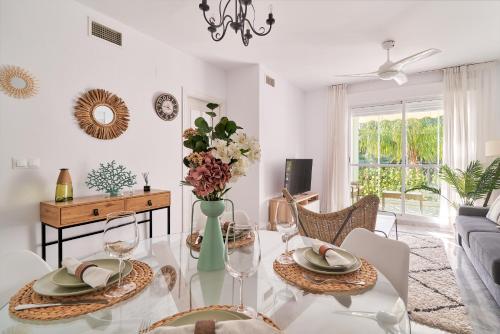 MARBELLA BANUS SUITES - Banús - Premium 2BR - 2BA - Outdoor Balcony - Pool - Opposite ME Marbella Hotel - Walk to Beach - Near Puerto Banús Marina & El Corte Ing Luxury Shopping - Ideal for Families - Quiet Community