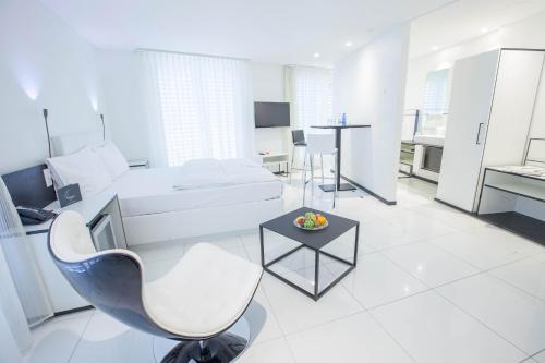 Boutiquehotel Thessoni Classic & Self service Residence Home Zürichにあるテレビまたはエンターテインメントセンター