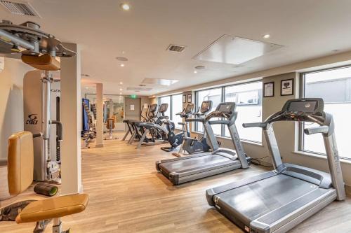 Fitness centrum a/nebo fitness zařízení v ubytování Beach View - Stylish Stay, Estuary Views & Luxury Spa Access