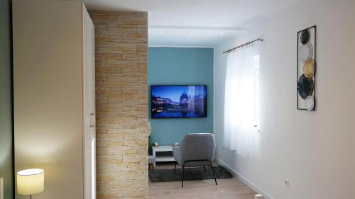 a hallway with a chair and a wall at Ferienhaus Holek in Šilo