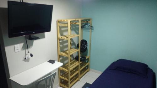 TV a/nebo společenská místnost v ubytování Osascoflats - Flats Mobiliados no Centro de Osasco/SP