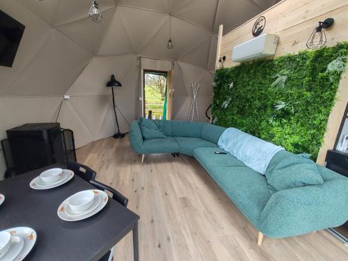 Posezení v ubytování Little River Glamping