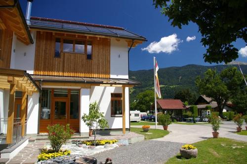 a house with a flag in front of it at Alpencamp Kärnten in Kötschach