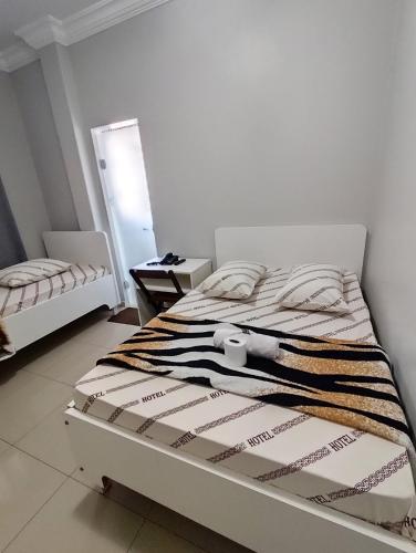 a bedroom with two beds in a room at Hotel Amanhecer n903- feirinha da madrugada-Brás in Sao Paulo