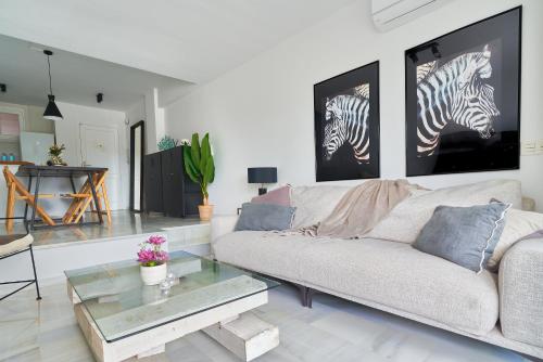MARBELLA BANUS SUITES - Banús - Premium 1BR - 1BA - Bright & Modern - Outdoor Balcony - Pool - Opposite The Hard Rock Hotel - Walk to Puerto Banús, Beach & El Corte Ing Luxury Shopping