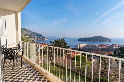 Sea And Old City View Apartment