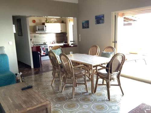 a dining room with a table and chairs at Maison charmante avec vue sur la mer, Olmeto + Cheminée in Olmeto
