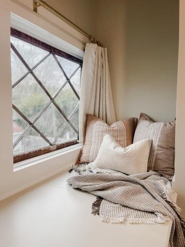 a couch in a room with a window at Guesthouse on Girod in Mandeville