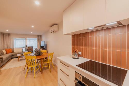 Cuisine ou kitchenette dans l'établissement The 2BR Hereford Haven - Relax Recharge Repeat