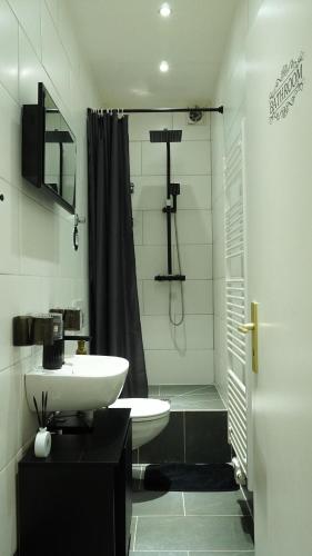 a bathroom with a sink and a shower at Ferienwohnung - modernes Heim Li-Apartments in Pforzheim