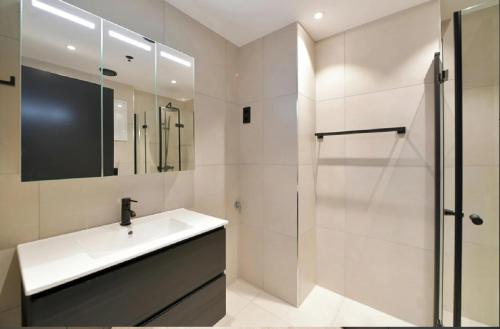 Ένα μπάνιο στο Oceanview Apartment Aalesund