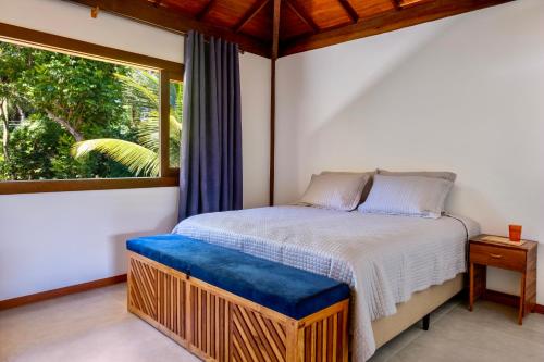 a bedroom with a bed and a window at Casa Beija Flor - Taipu de fora - Marau in Marau