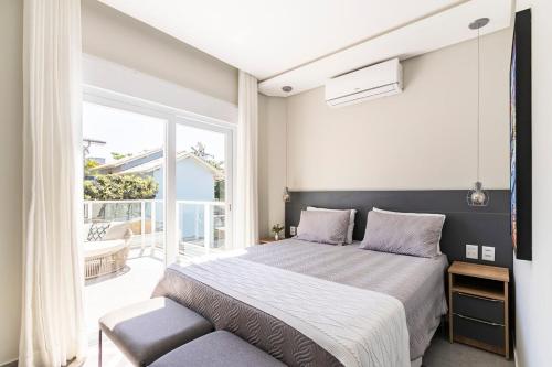 Postel nebo postele na pokoji v ubytování Casa Maravilhosa com Piscina em Garopaba