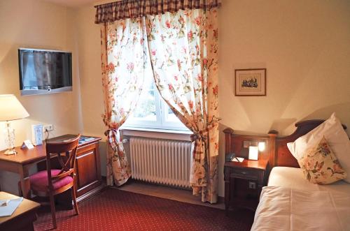 Säng eller sängar i ett rum på Hotel Mühle