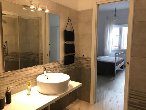 Ένα μπάνιο στο Nuovo appartamento a 2 passi dal mare Anzio Centro