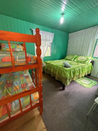 Ένα ή περισσότερα κρεβάτια σε δωμάτιο στο Casa Hospedes