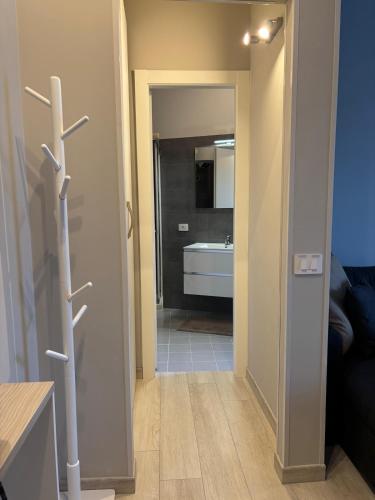 a bathroom with a sink and a bath tub at Casa30 in Monza