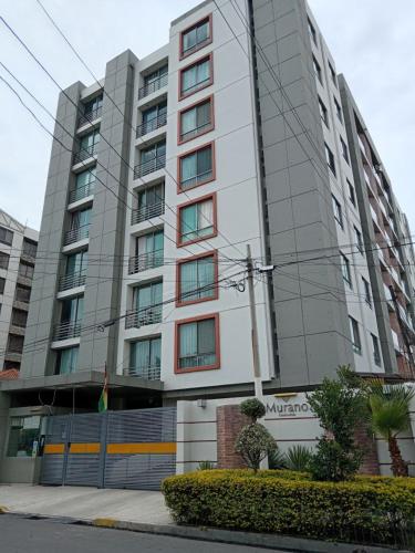 a tall building with a statue in front of it at Monoambiente in Cochabamba