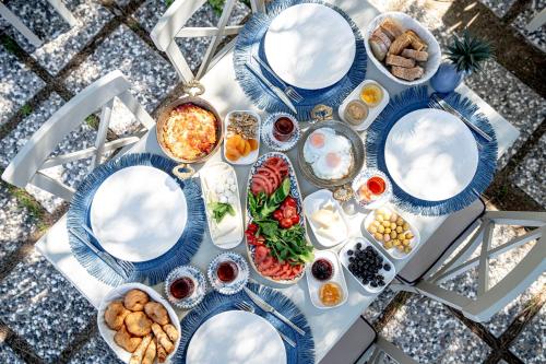 Comida no hotel ou em algum lugar perto