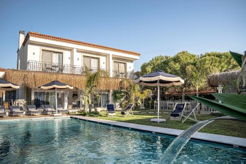 Swimmingpoolen hos eller tæt på Voger Alaçatı Family