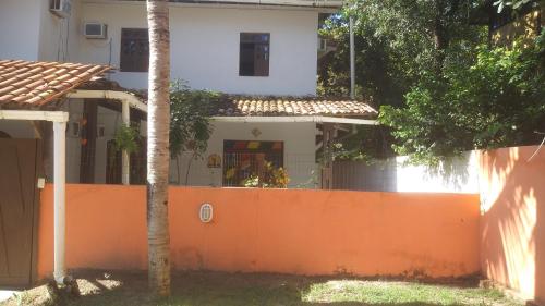 an orange fence in front of a house at Bromelias Imbassai in Imbassai