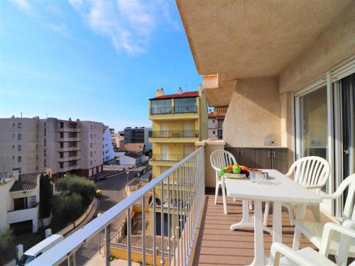 Apartment in Roses near Sta Margarita Beach