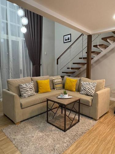 Ruang duduk di Weni's Place - An Urban Loft Type