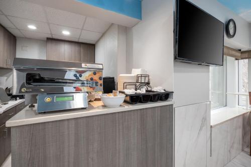 Dapur atau dapur kecil di Comfort Inn Downtown Nashville - Music City Center