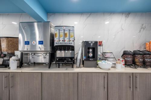 Dapur atau dapur kecil di Comfort Inn Downtown Nashville - Music City Center