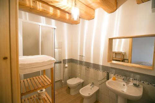 Agriturismo Ae Cavane tesisinde bir banyo