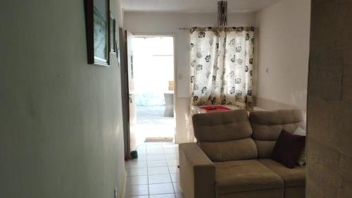 Χώρος καθιστικού στο Casa próx a praia 1,5km Aruana