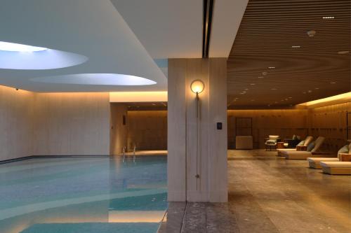 Bazén v ubytování Crowne Plaza Xi'an Weiyang by IHG nebo v jeho okolí